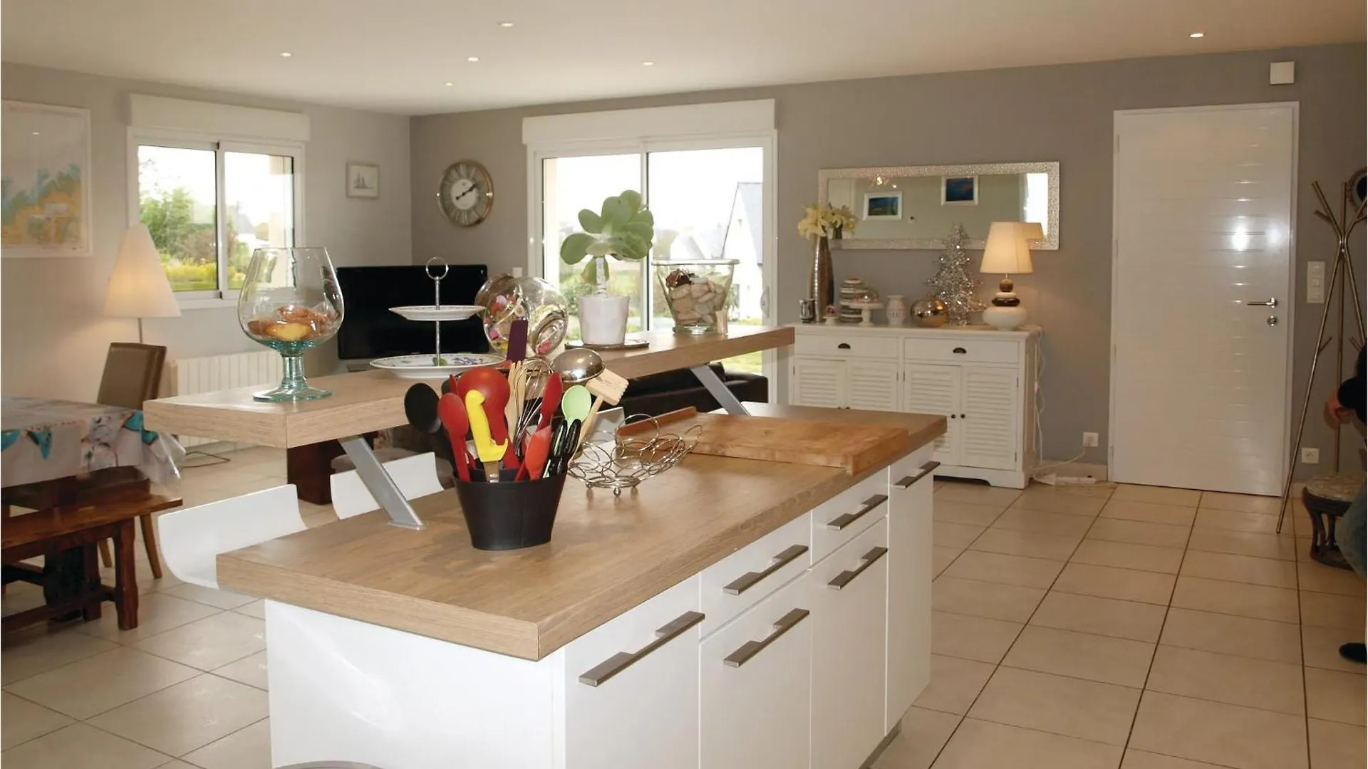 3 Bedroom Pet Friendly Home In Trélévern