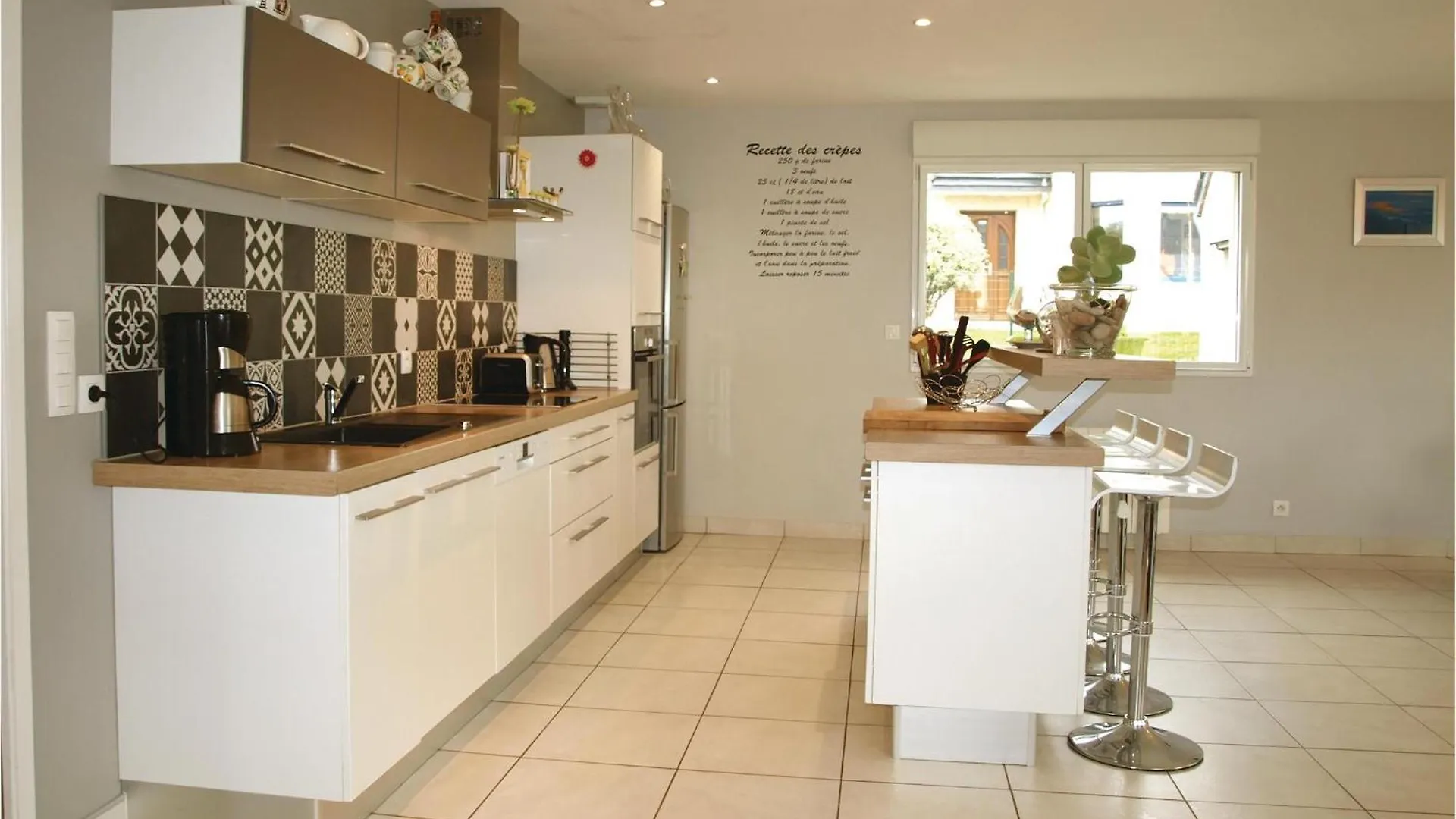 3 Bedroom Pet Friendly Home In Trélévern