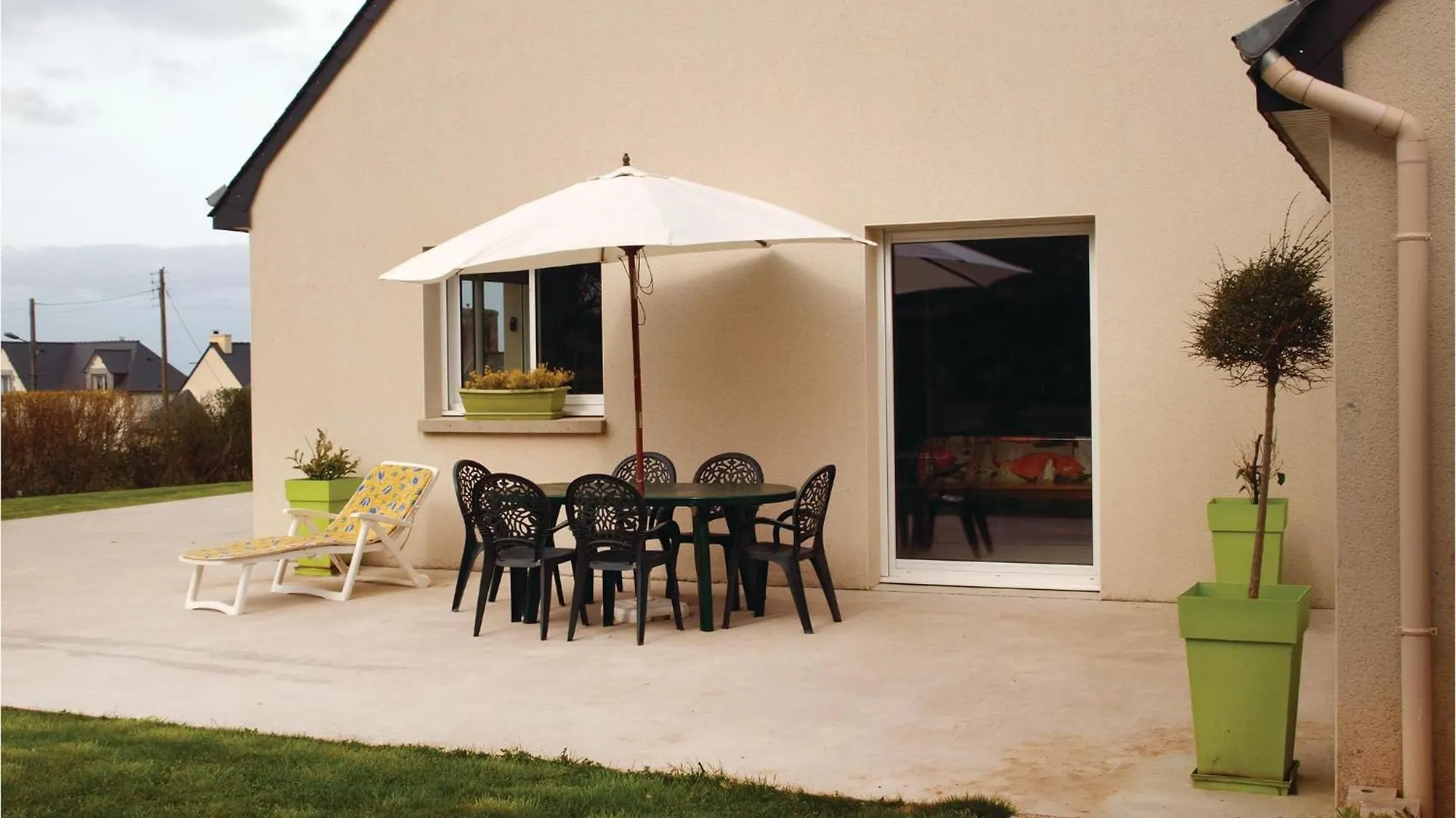 3 Bedroom Pet Friendly Home In Trélévern Frankrijk