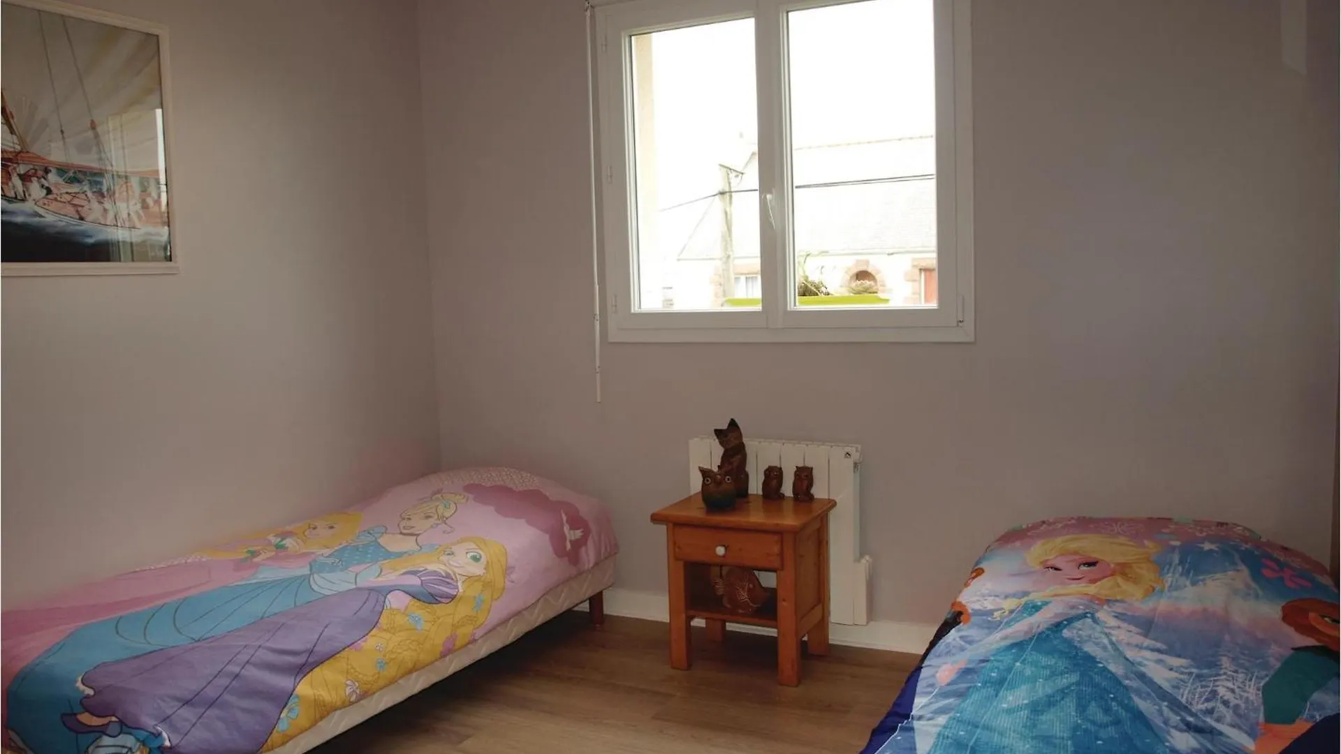 3 Bedroom Pet Friendly Home In Trélévern 0*,  Frankrijk