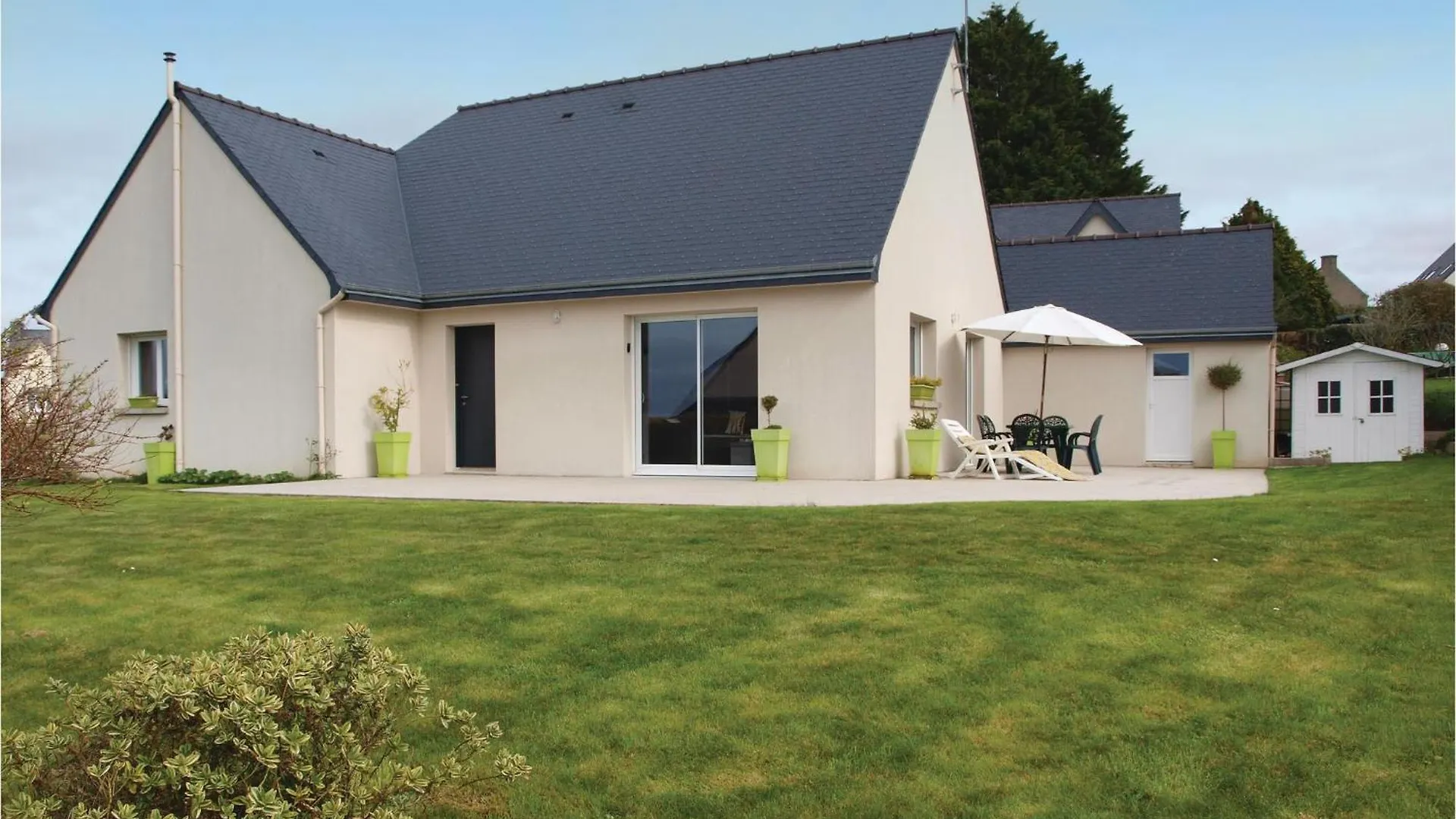 3 Bedroom Pet Friendly Home In Trélévern Vakantiehuis