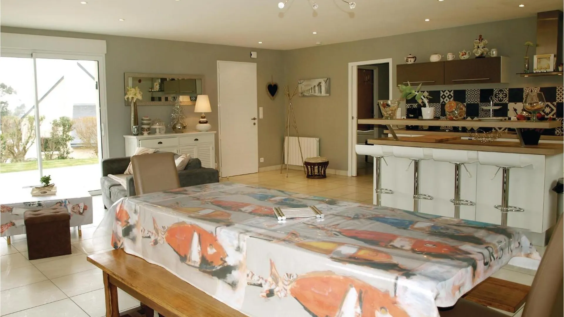 3 Bedroom Pet Friendly Home In Trélévern
