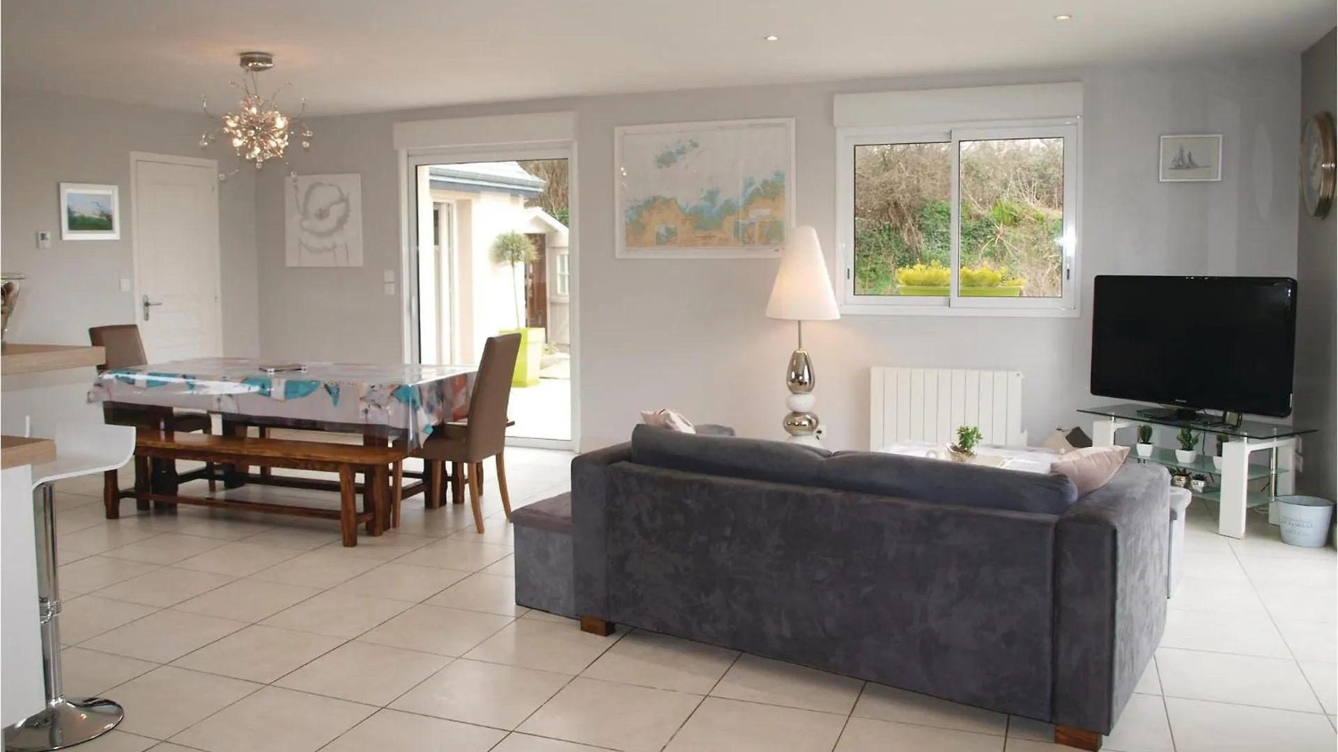 Vakantiehuis 3 Bedroom Pet Friendly Home In Trélévern